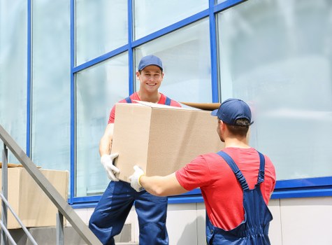 Local moving support for flats and houses in West Green